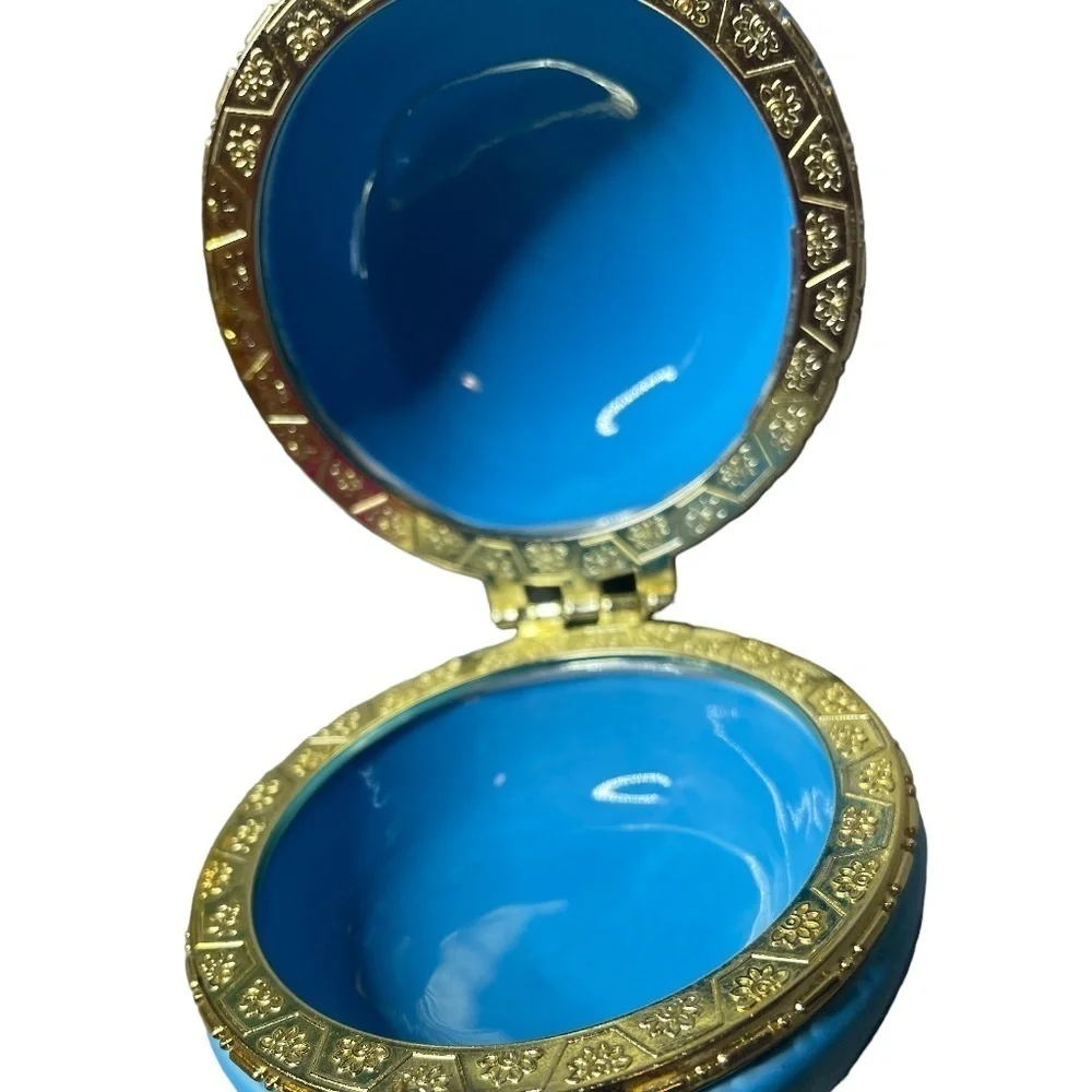 Sky blue‎ macaron-shaped box perfect for storing all your  jewelry, size 3